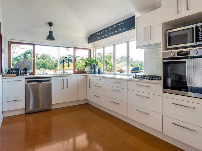 The kitchen has everything you require if you feel the need the cook