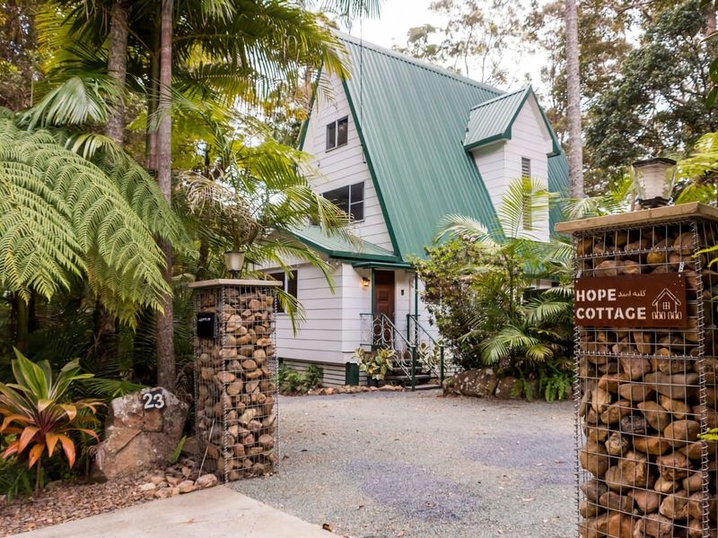 This home is the perfect combination of storybook charm and modern features. With a unique positioning that offers stunning views of the surrounding rainforests and easy access to a variety of bush walks right from your backyard, this is the perfect space