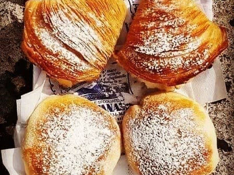 There are several restaurants, bakeries Tamborine Mountain on offer. Be sure to try Villa Alessandra's traditional Italian cuisine and other good food selections