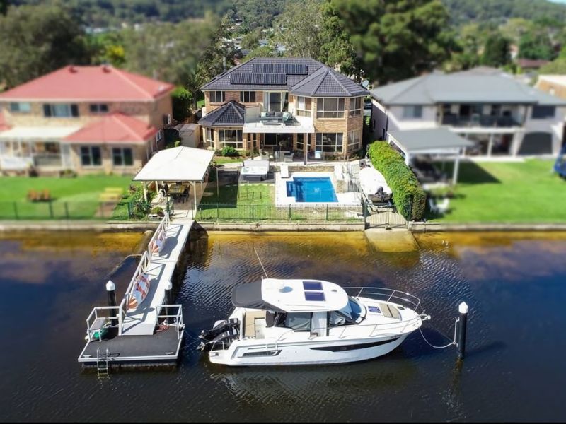 Aqua Vista Retreat Pool, Jetty & Fun