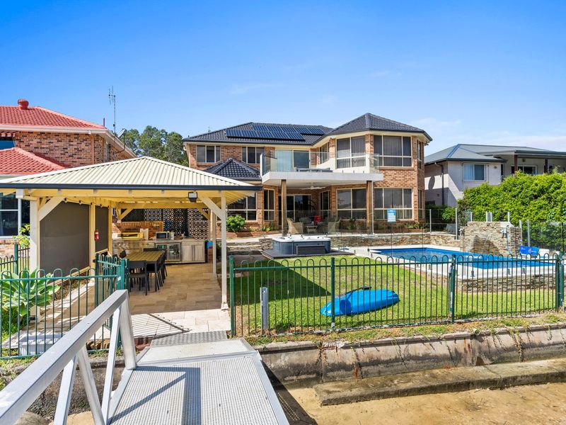 Aqua Vista Retreat Pool, Jetty & Fun