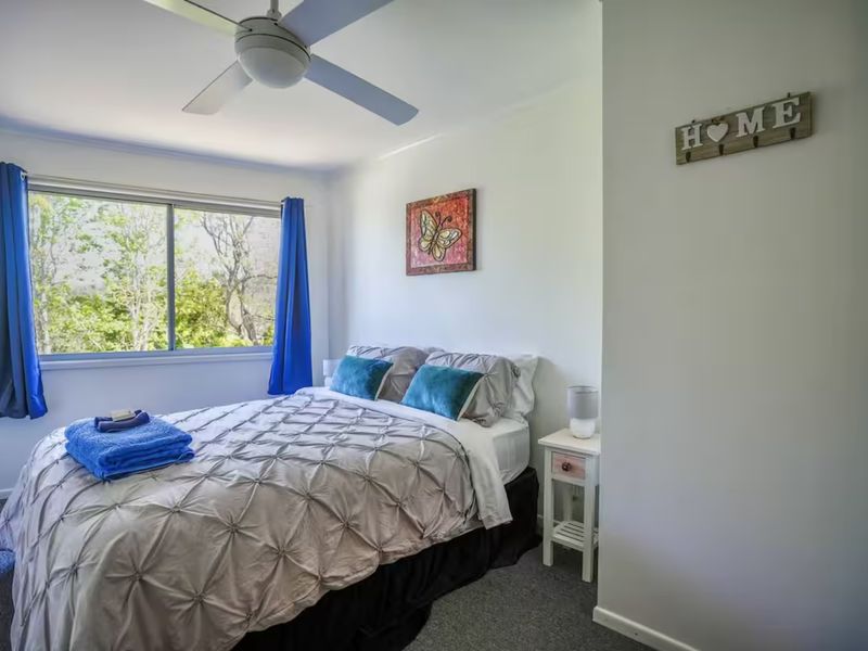 Bedroom 5 - queen bed