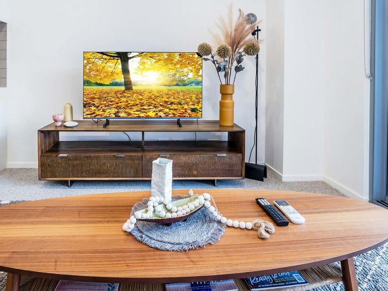 TV with free-to-air and streaming