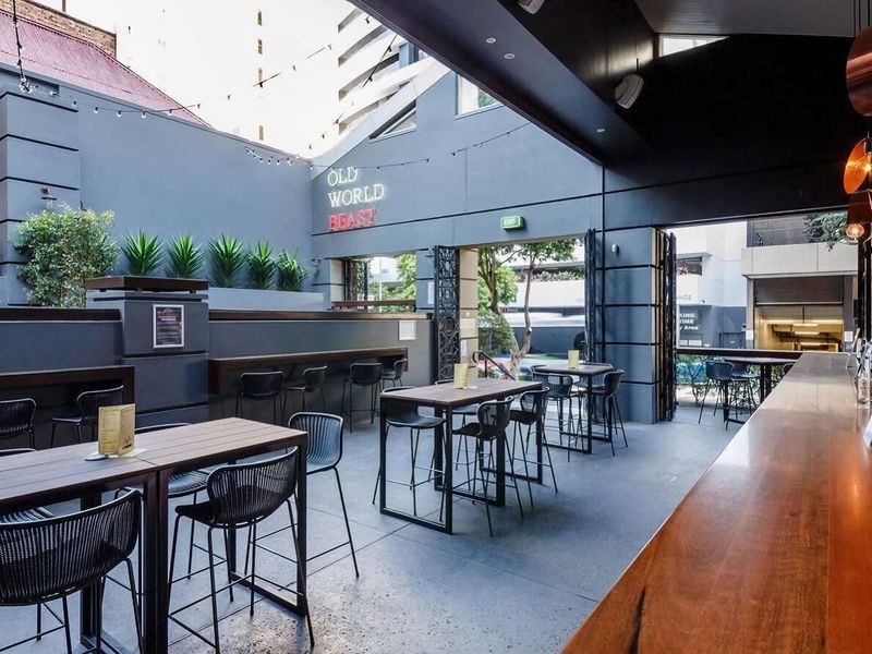 Chow down on some hearty American pub meals or try the craft beers & whiskey at Buffalo Bar