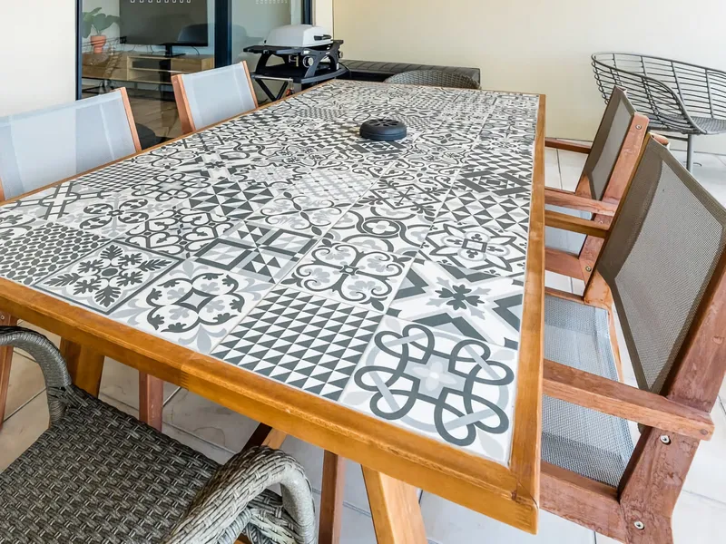 Can comfortably accommodate 6 guests