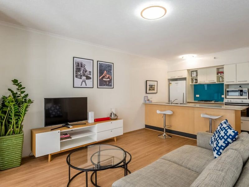 Stylish City Getaway with Pool Gym Parking