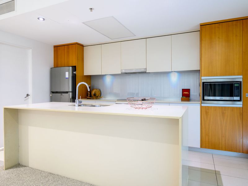 The perfect balance of form and function. Plenty of space to spread out and cook.