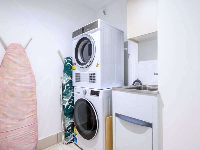 Surfers Paradise Ocean Vista Suite with Pool