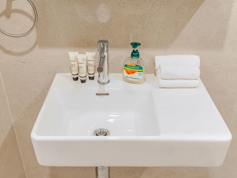 Greenwich Treasure – Moments from RNSH St Leonards