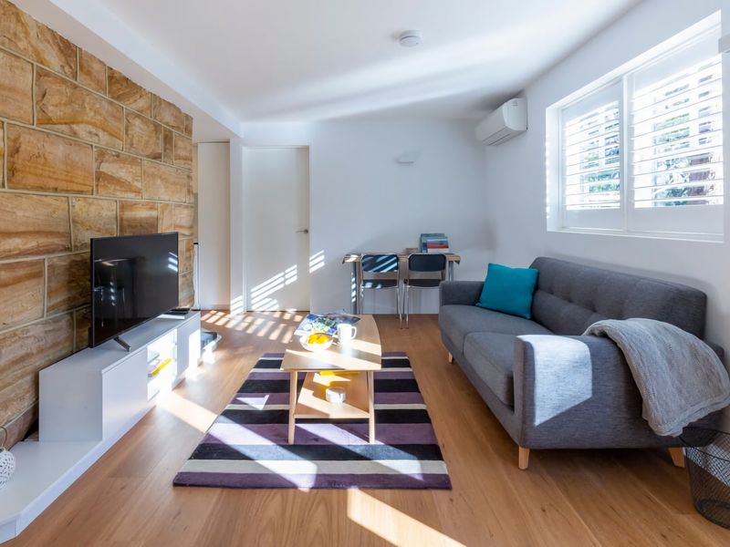 2BDR Brand New Apt Moments from RNSH St Leonards