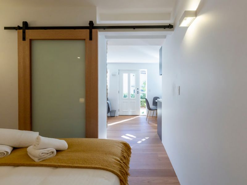 2BDR Brand New Apt Moments from RNSH St Leonards