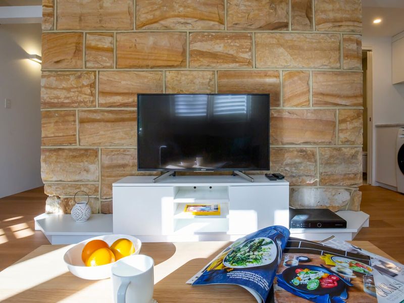 2BDR Brand New Apt Moments from RNSH St Leonards