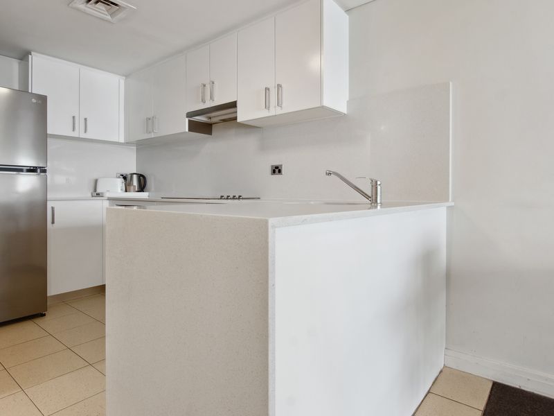 Stylish, Fully Equipped Kitchen