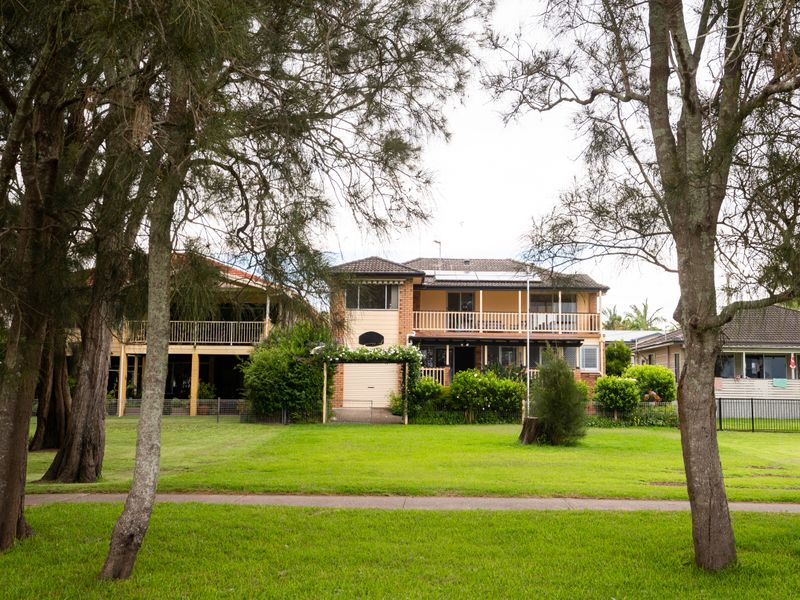 Pool and Spa on the Lakefront – Main House