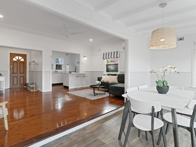 Charming Cottage by the Water Pet Friendly WoyWoy