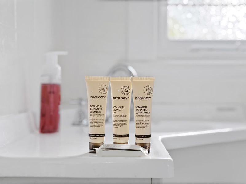 Charming Cottage by the Water Pet Friendly WoyWoy