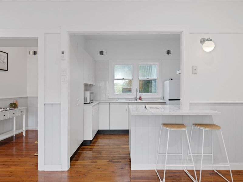 Charming Cottage by the Water Pet Friendly WoyWoy