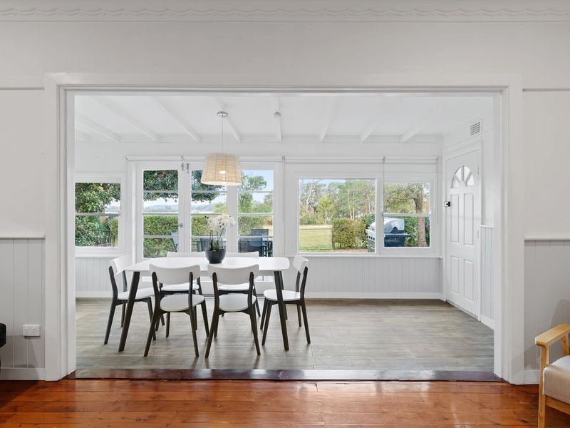 Charming Cottage by the Water Pet Friendly WoyWoy