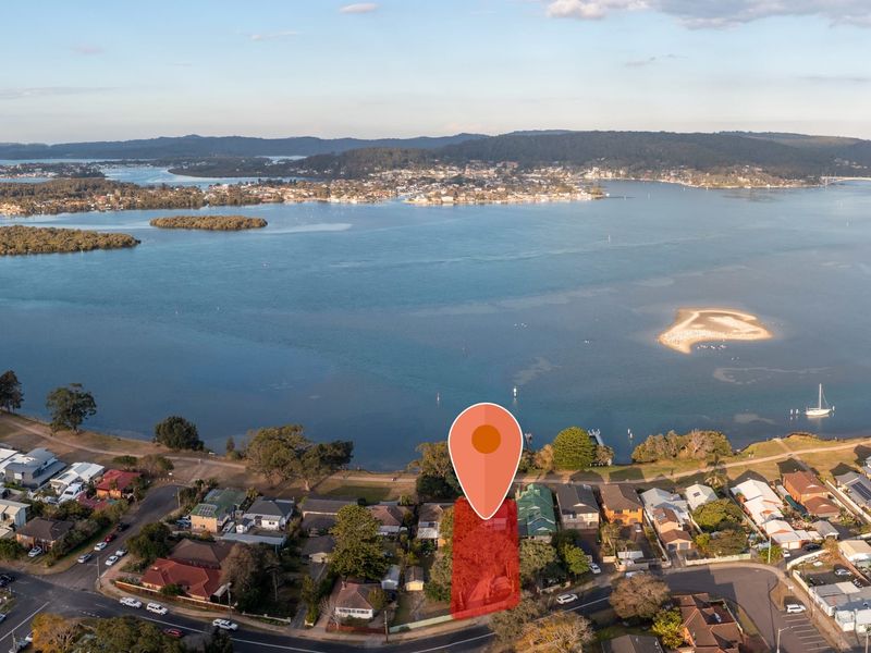 Charming Cottage by the Water Pet Friendly WoyWoy