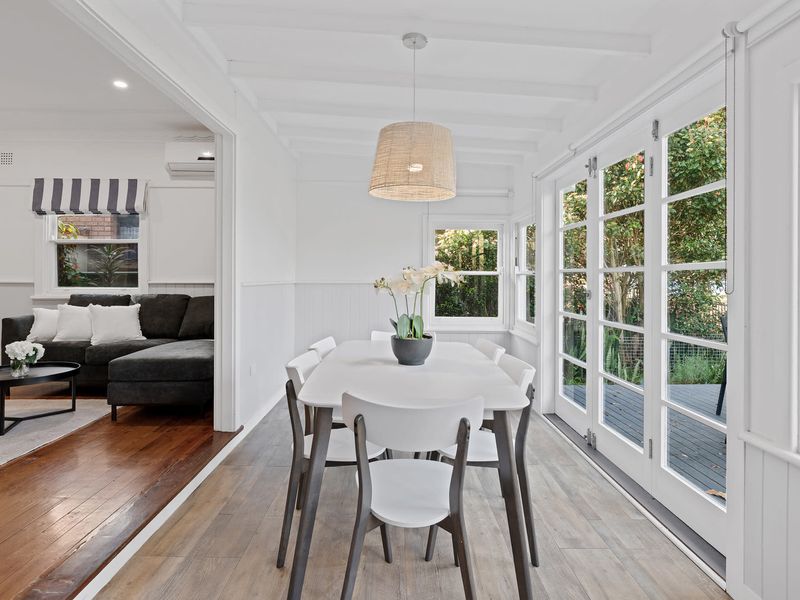 Charming Cottage by the Water Pet Friendly WoyWoy