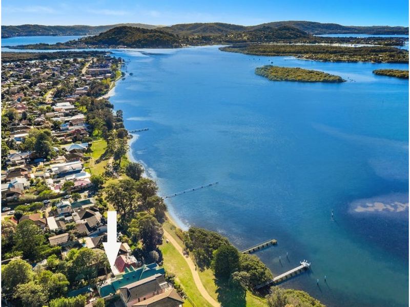 Charming Cottage by the Water Pet Friendly WoyWoy