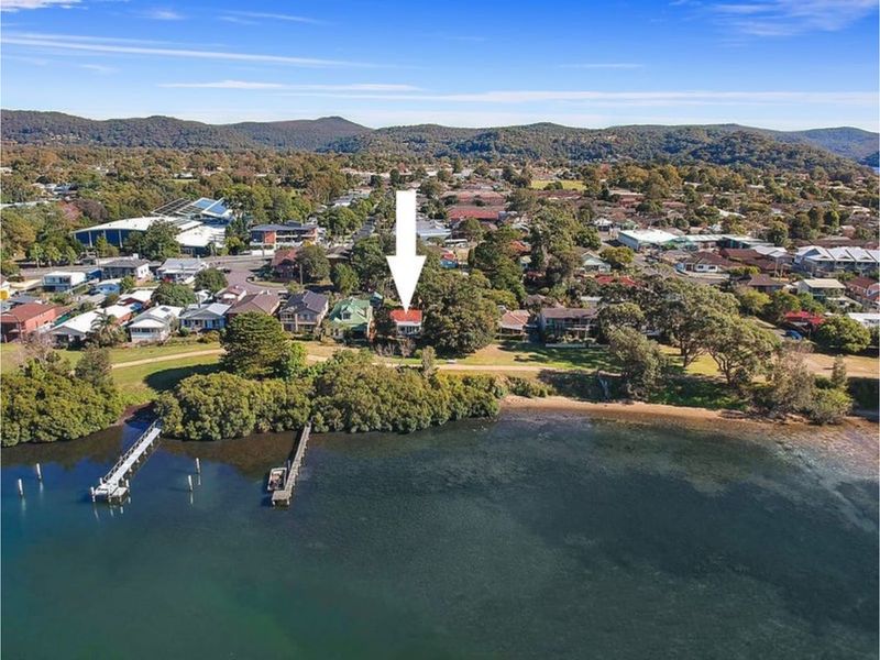 Charming Cottage by the Water Pet Friendly WoyWoy