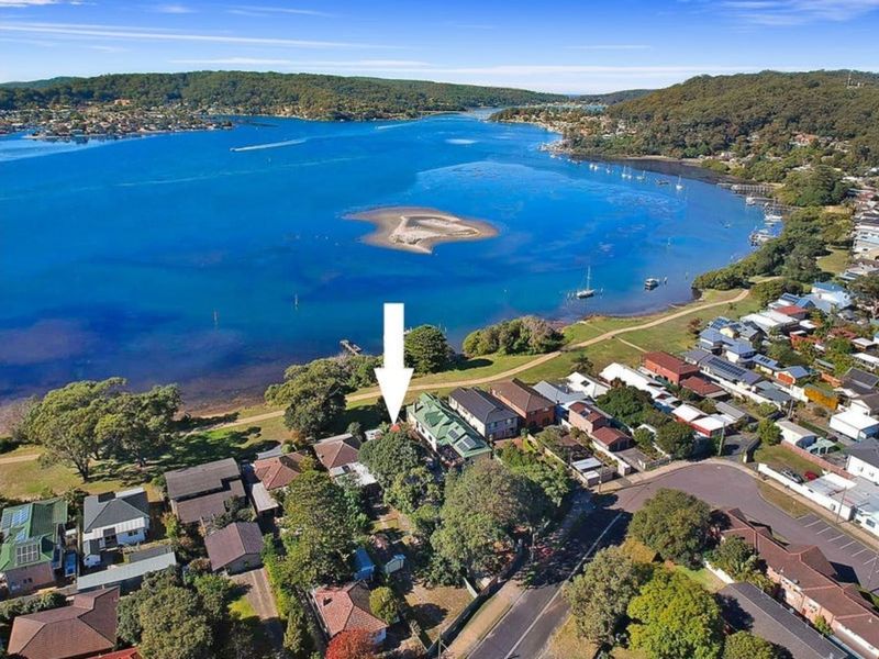 Charming Cottage by the Water Pet Friendly WoyWoy