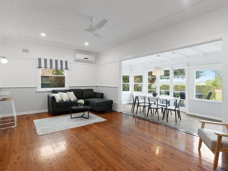 Charming Cottage by the Water Pet Friendly WoyWoy