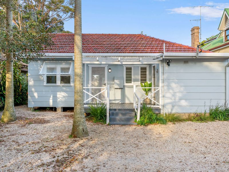 Charming Cottage by the Water Pet Friendly WoyWoy