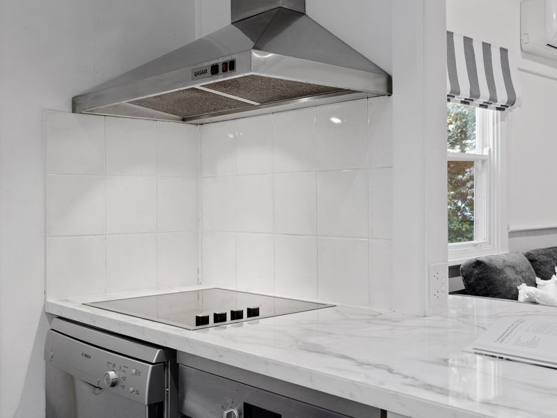 Charming Cottage by the Water Pet Friendly WoyWoy