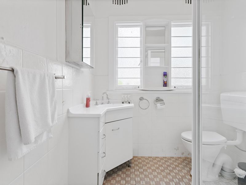 Charming Cottage by the Water Pet Friendly WoyWoy