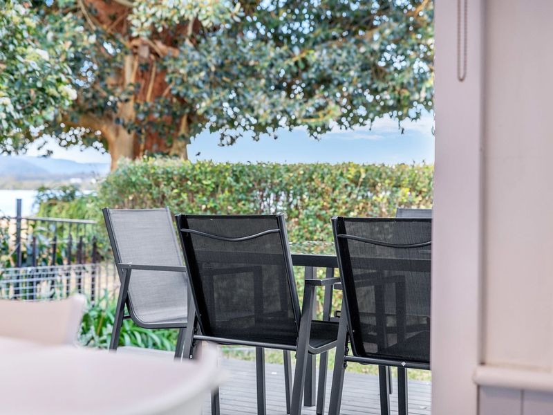 Charming Cottage by the Water Pet Friendly WoyWoy