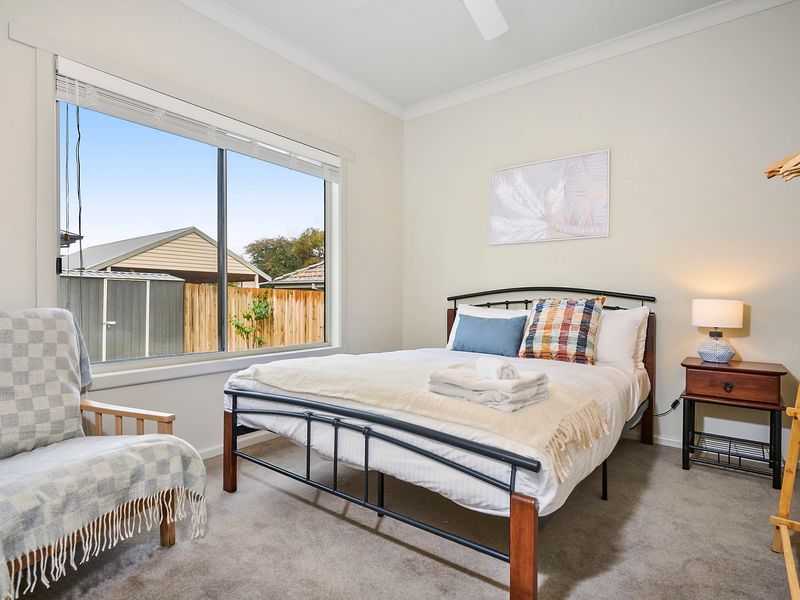 Main Bedroom: Luxurious queen bed for comfort