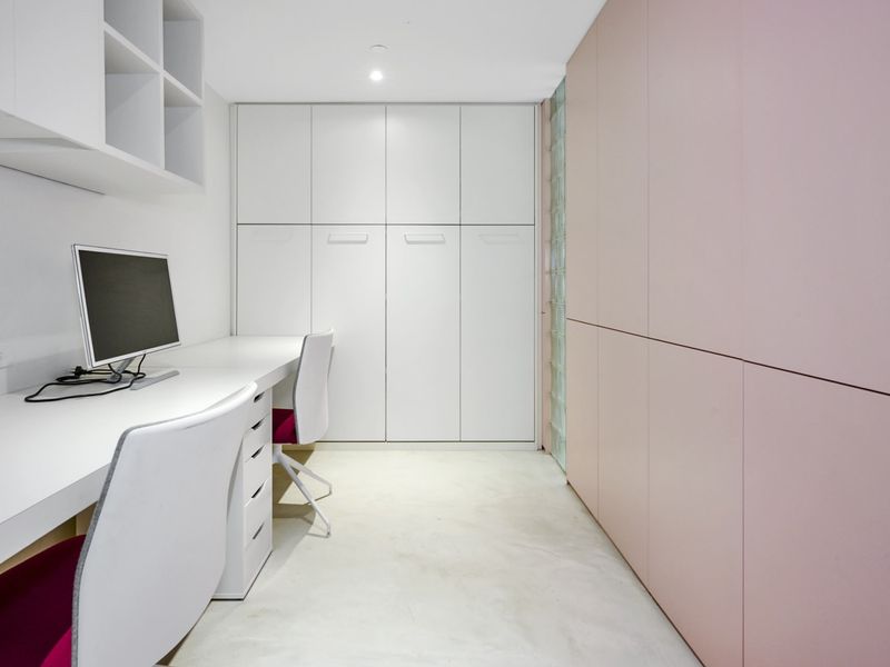 Walk in robe/Workspace
