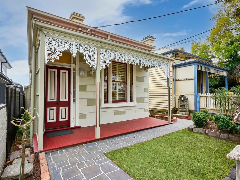 Vintage home in Bowen St.