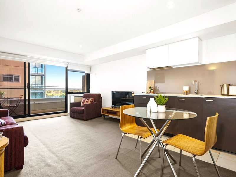 Cozy 1-Bed Apartment on St Kilda Road