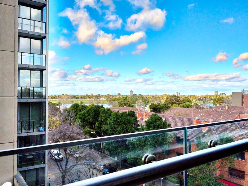 Cozy 1-Bed Apartment on St Kilda Road