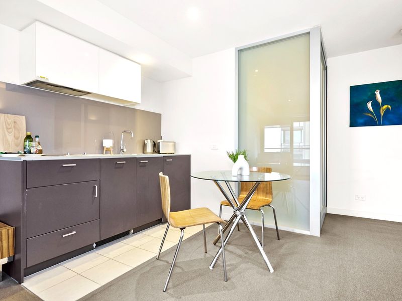 Cozy 1-Bed Apartment on St Kilda Road