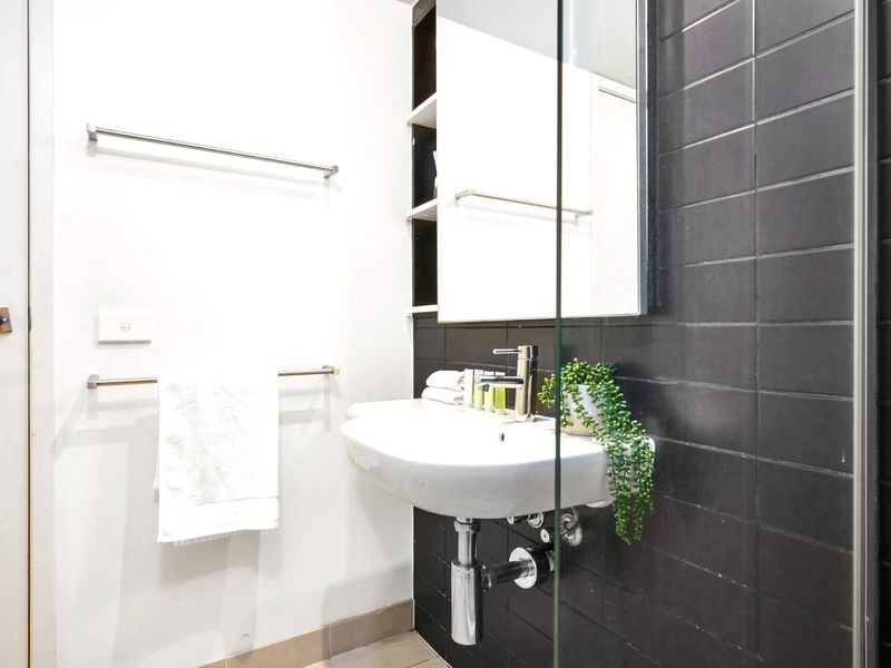 Cozy 1-Bed Apartment on St Kilda Road