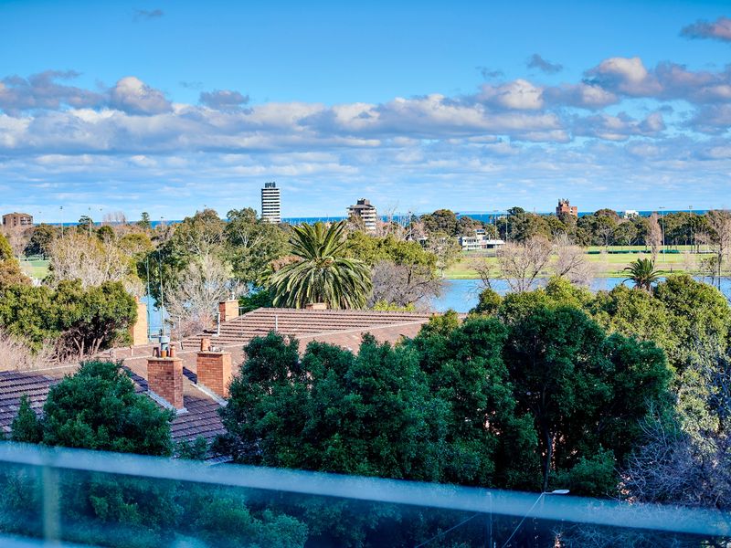 Cozy 1-Bed Apartment on St Kilda Road