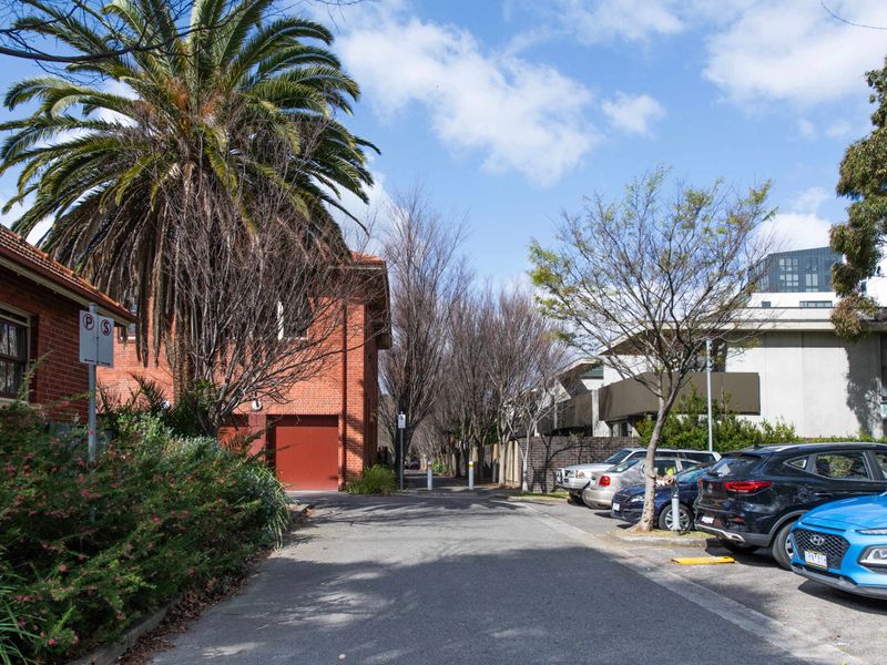 Chic 1BR Apartment in Peaceful Parkville