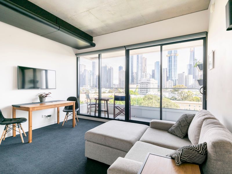 Spacious lounge
