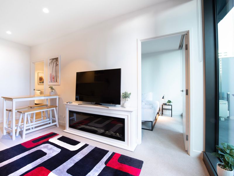 TV with free-to-air and streaming