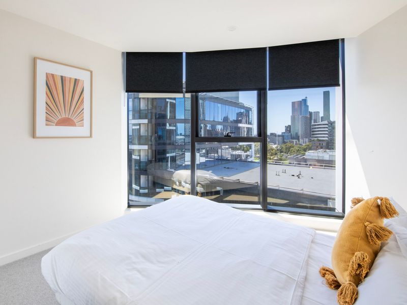 Cozy queen bed with a beautiful view