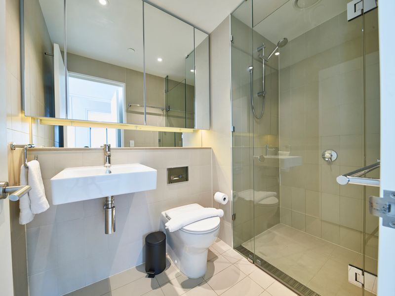 Sky Haven Modern Retreat with Free Parking