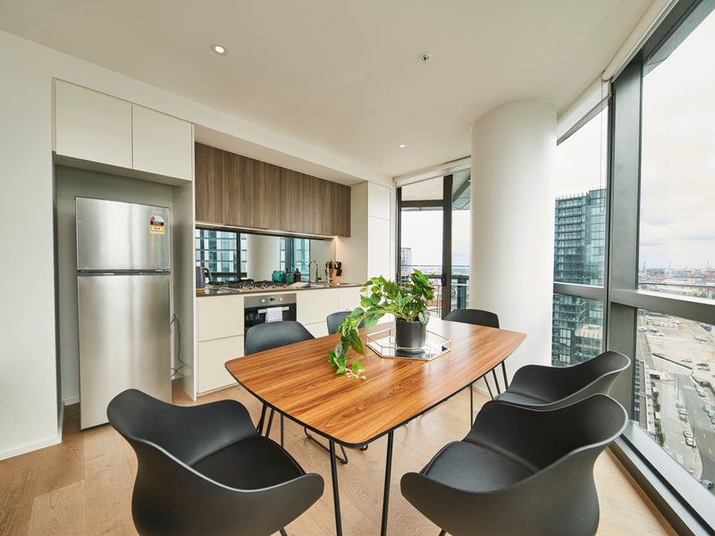 Sky Haven Modern Retreat with Free Parking