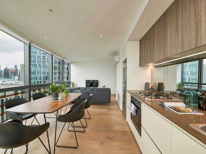 Sky Haven Modern Retreat with Free Parking