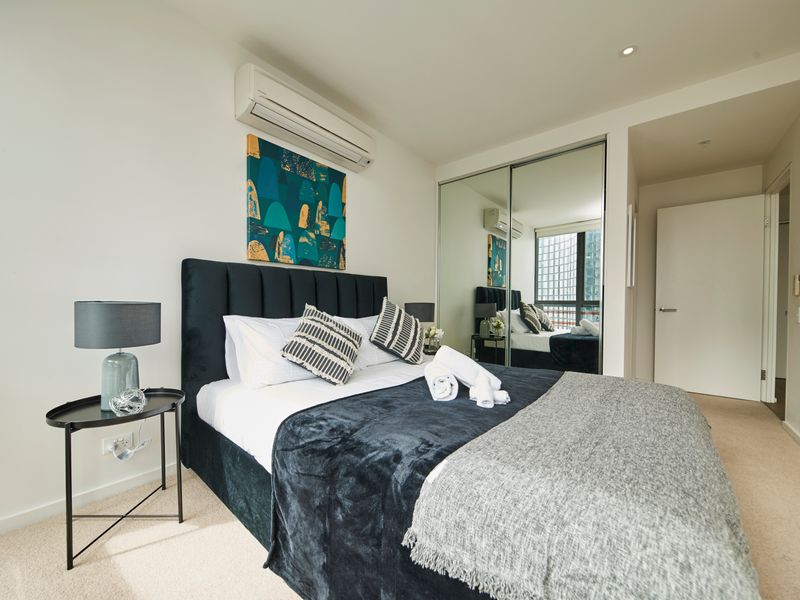 Sky Haven Modern Retreat with Free Parking