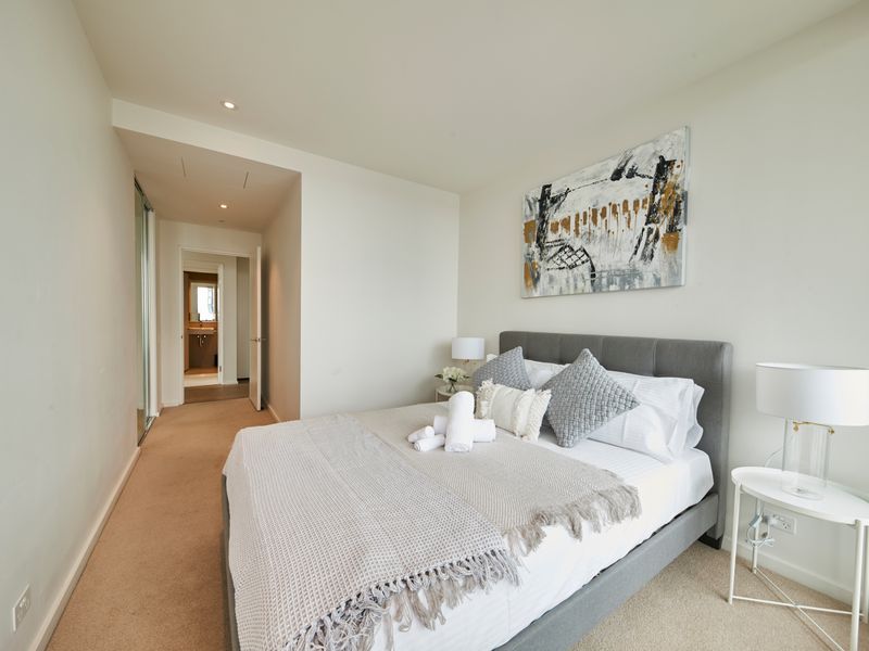 Sky Haven Modern Retreat with Free Parking