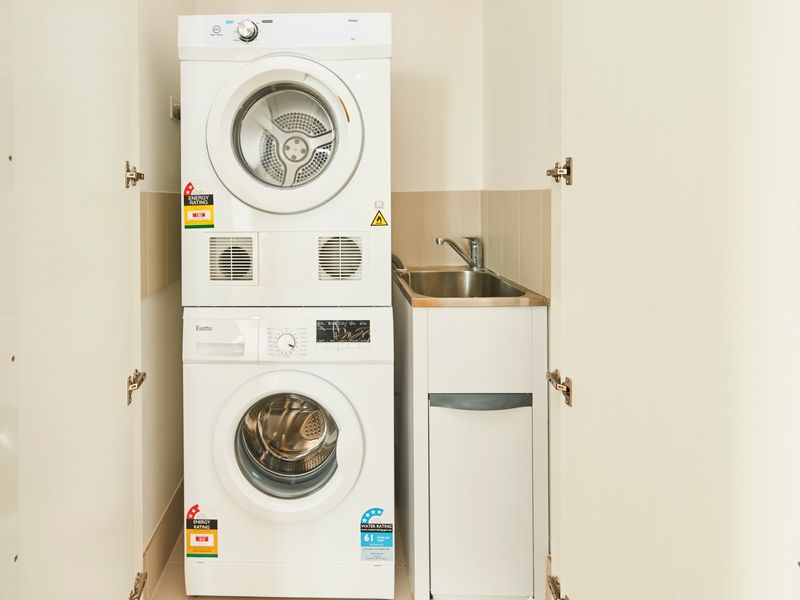 Sky Haven Modern Retreat with Free Parking